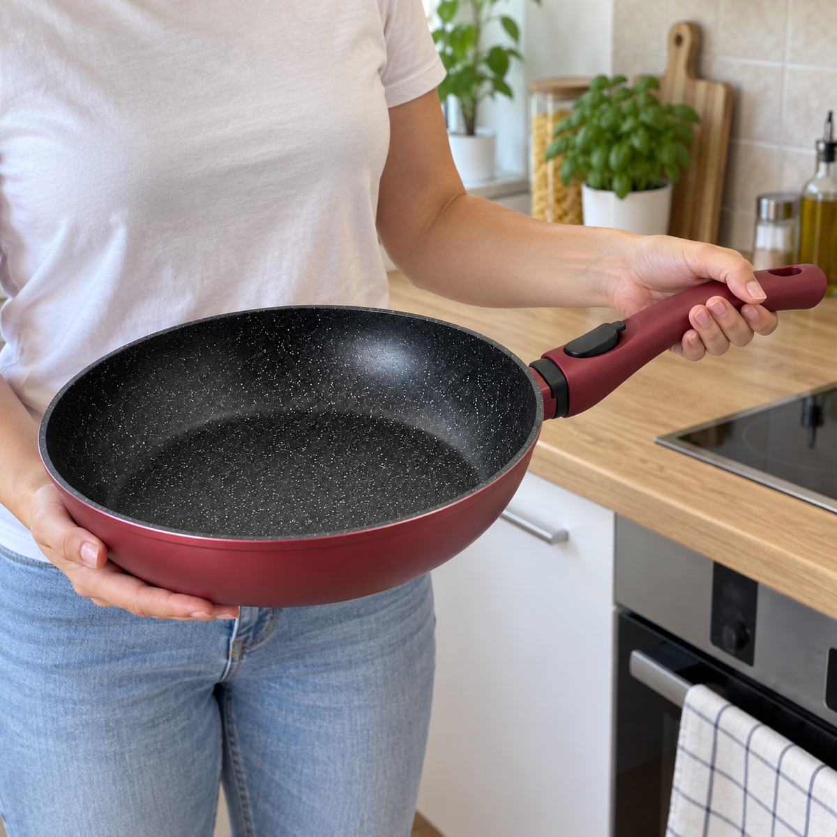 Bachmayer 32 cm indukciós serpenyő fedő nélkül – BM-7709-32 – kézben vagy otthoni bemutatás (AI-illusztráció)
