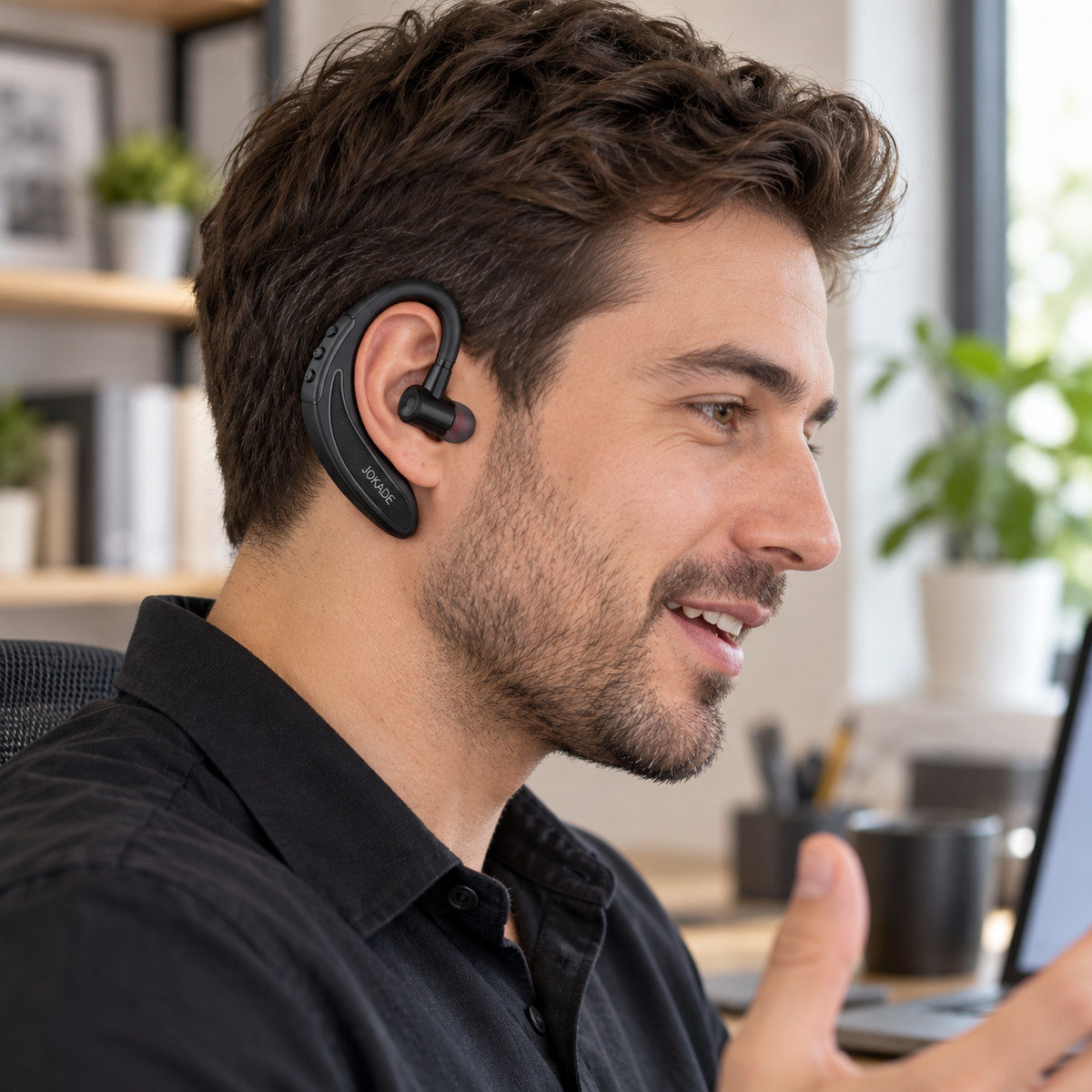JOKADE JI003 Bluetooth mono headset – fekete – használati példa