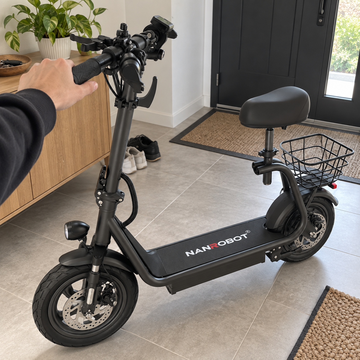 NANROBOT M5 sorozat – fekete üléses elektromos roller, életszerű bemutató 02